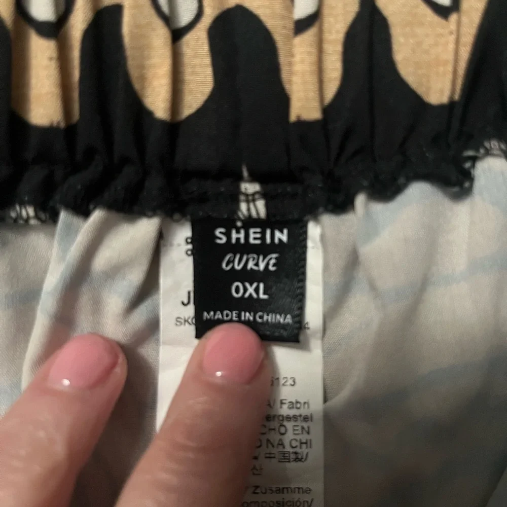 SHEIN Black and Orange Patterned Skort - Picture 4 of 5